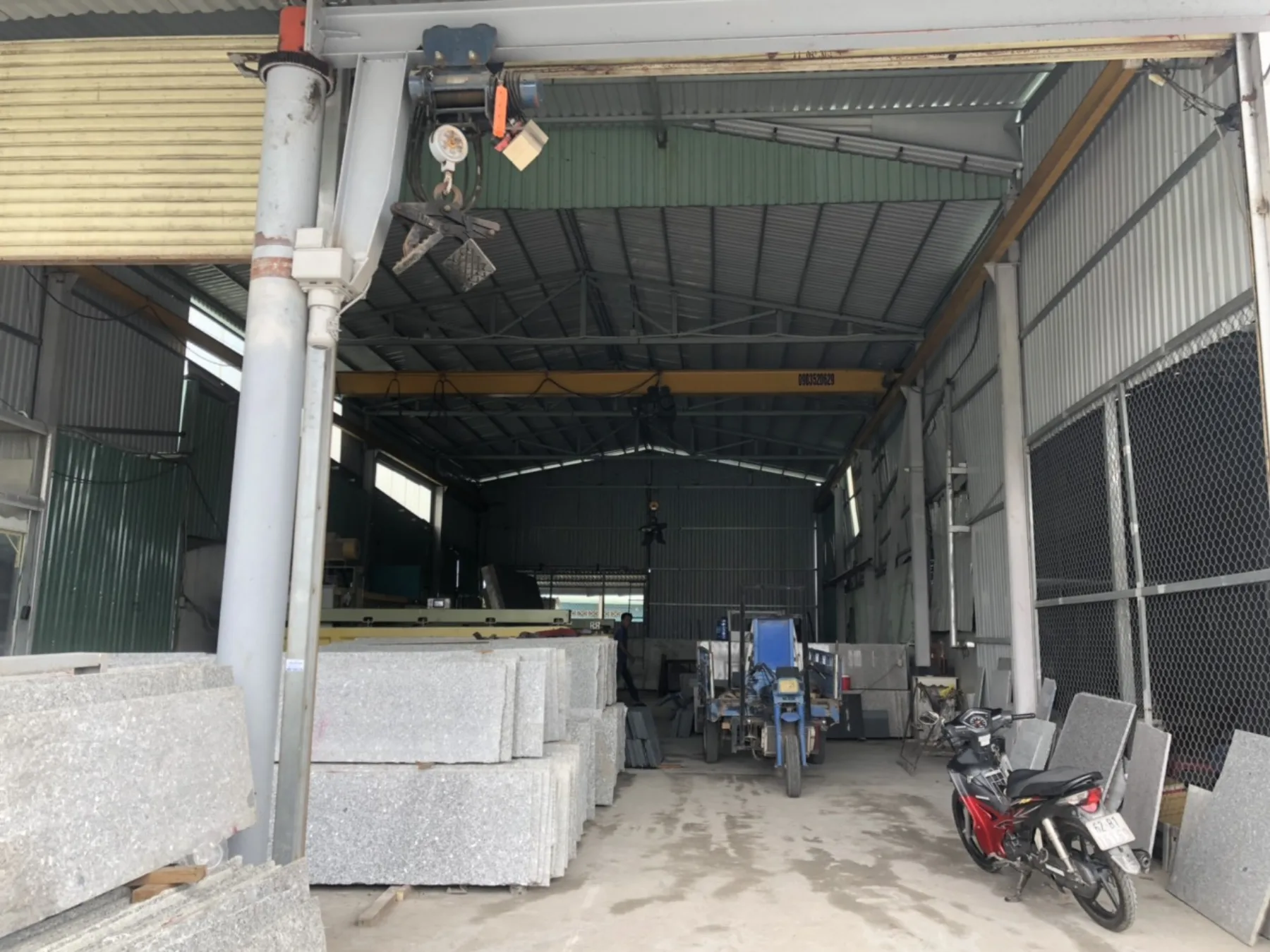 Showroom và kho đá Bymehome tại Bến Lức, Long An